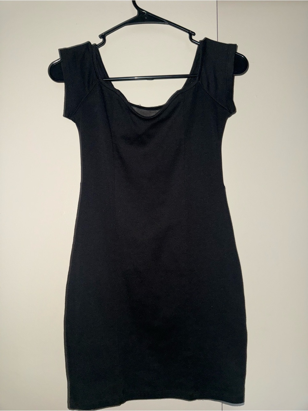 Classic Black Scoop Neck Bodycon Dress